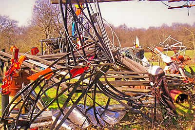 commande pour mably en attente devant l'atelier , acier soud&eacute; arceaux sous tension
